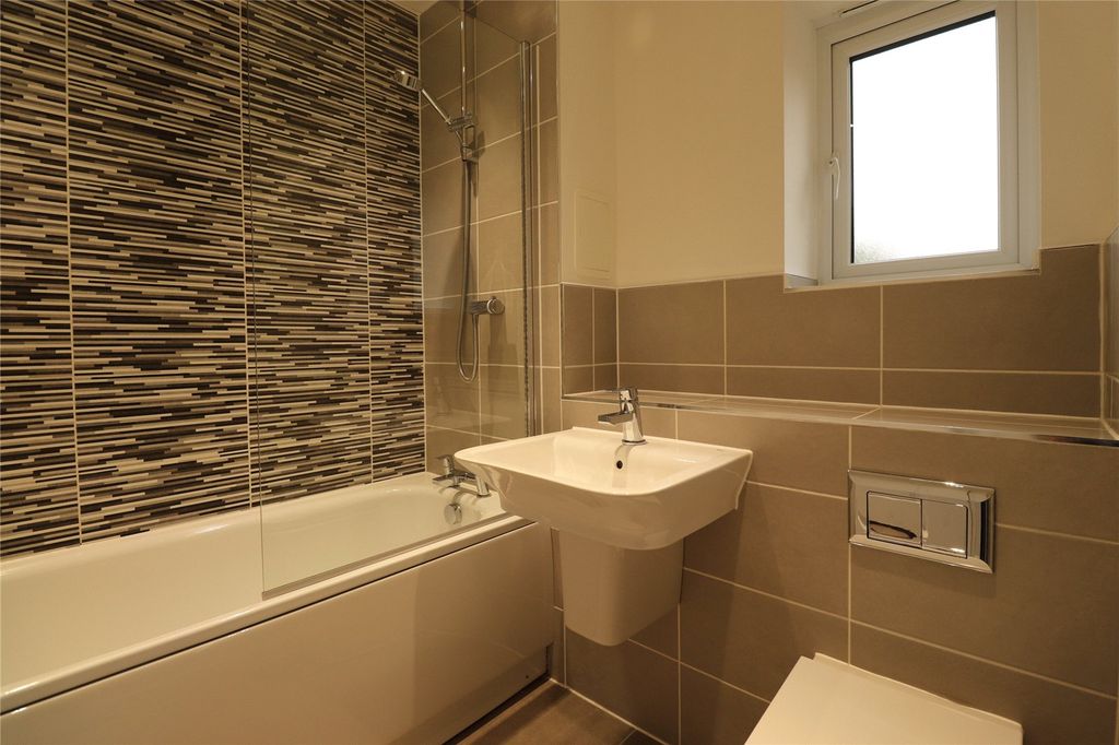 Property photo 3 of 23 Family Bathroom