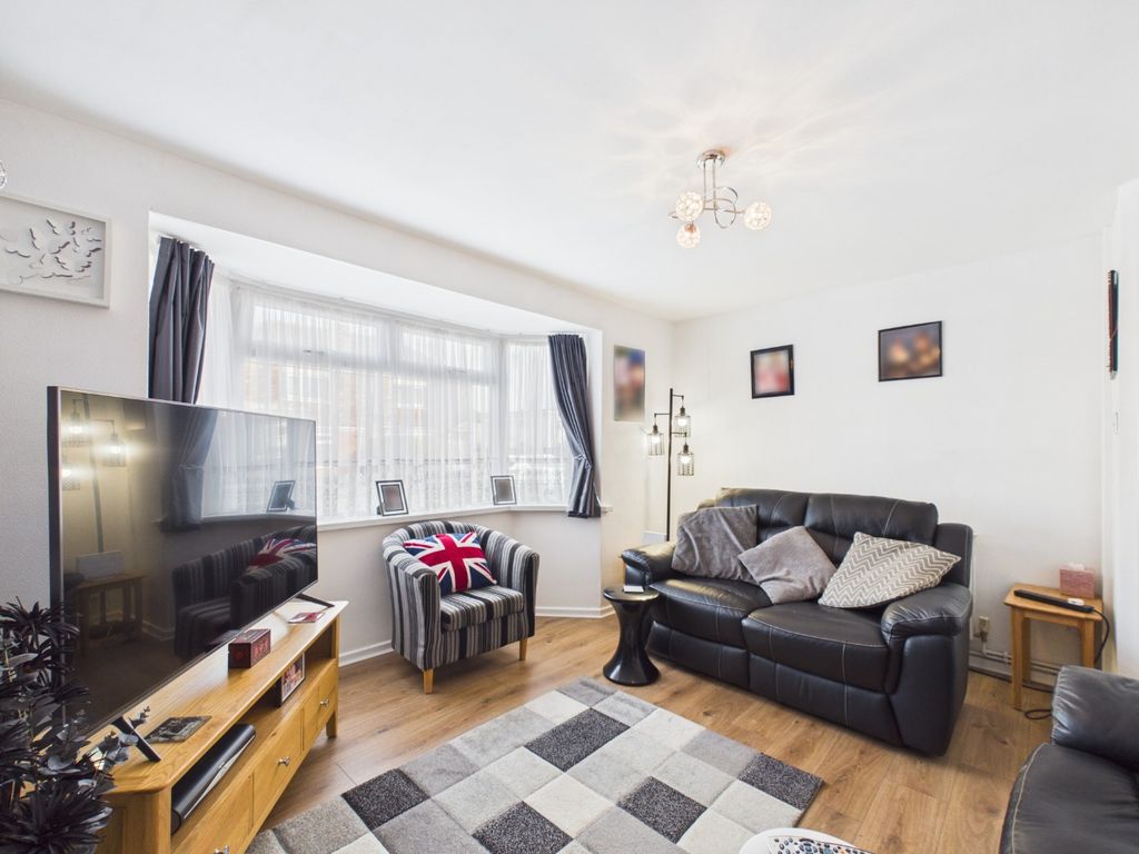 Property photo 3 of 17 4984436