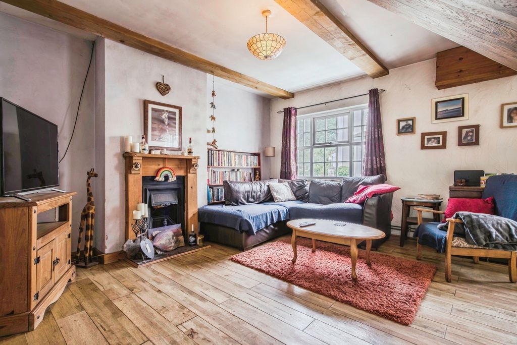 Property photo 3 of 17 Photo