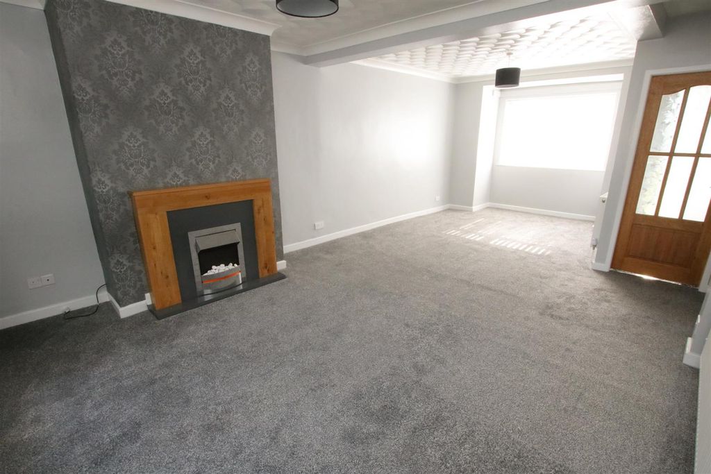 Property photo 3 of 22 Lounge/Dining Room