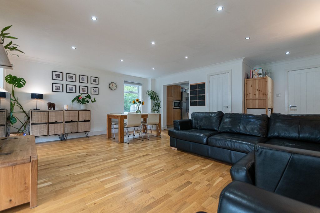 Property photo 2 of 39