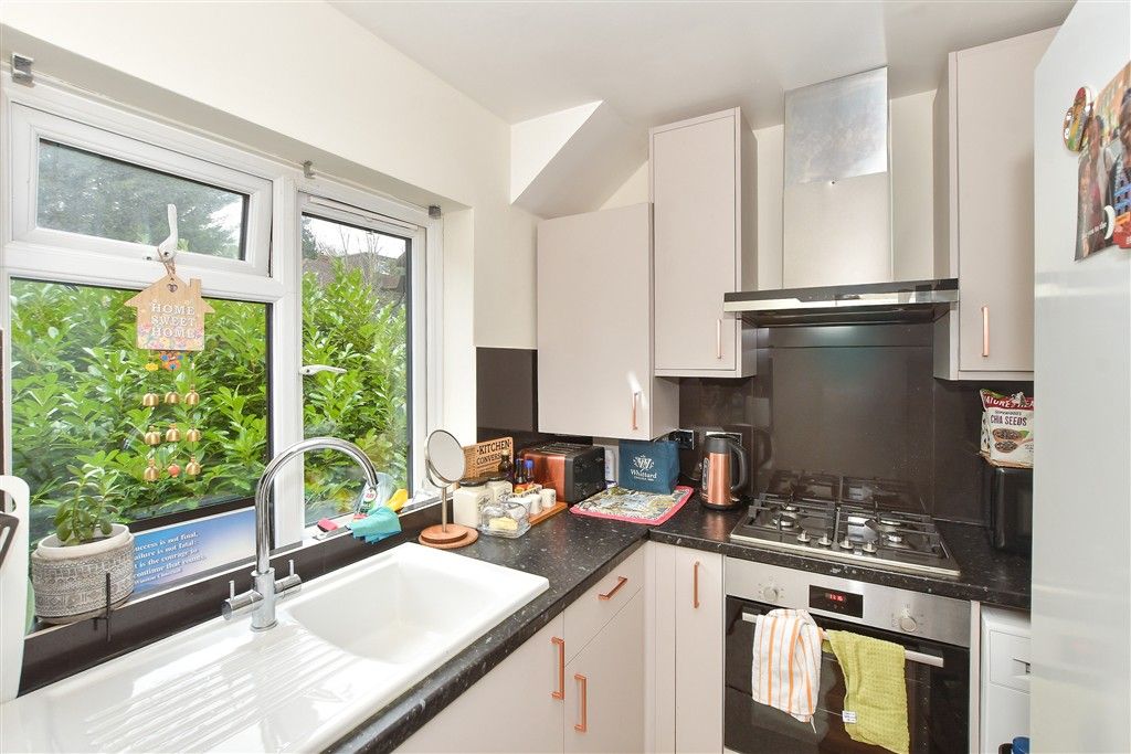 Property photo 3 of 7 Kitchen