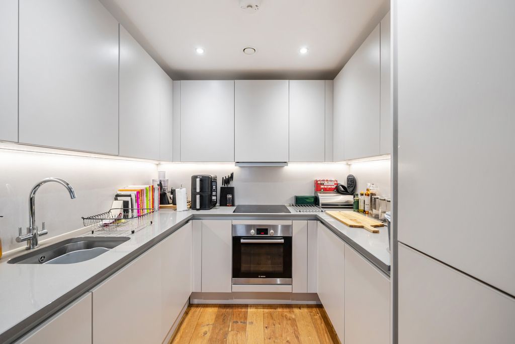 Property photo 2 of 20 1481800-10-6A3Aa7...