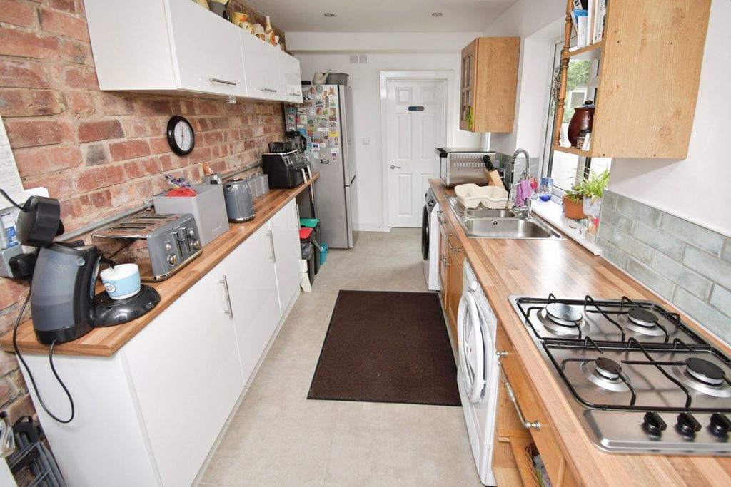 Property photo 3 of 23 Kitchen