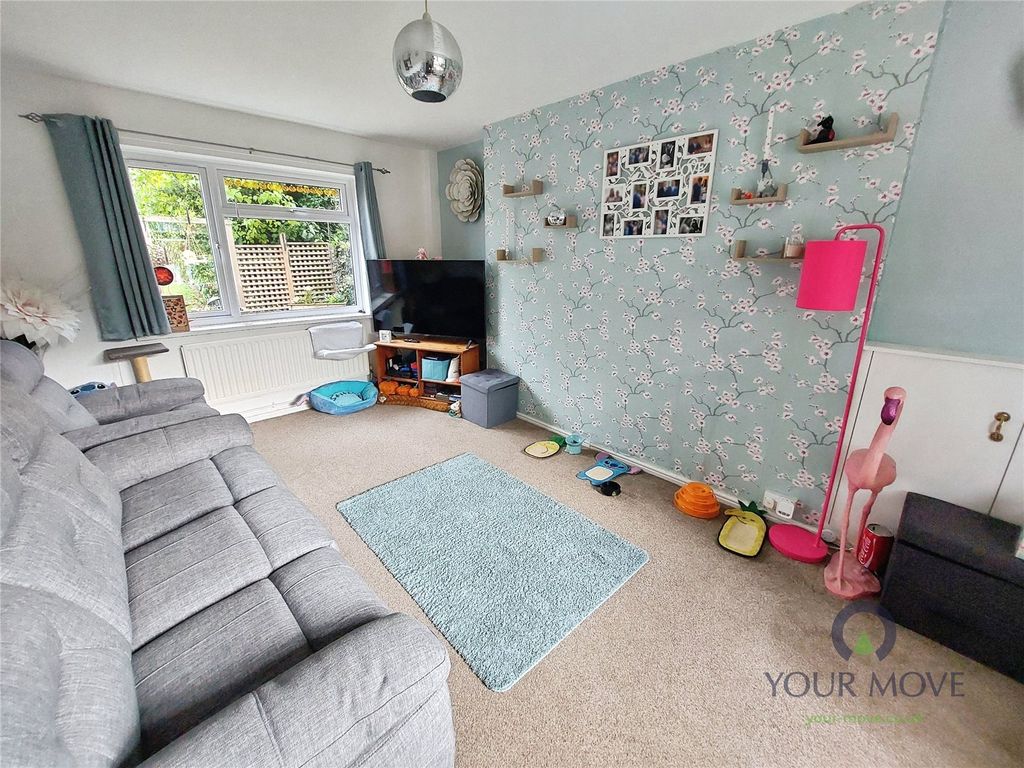 Property photo 3 of 12 Lounge