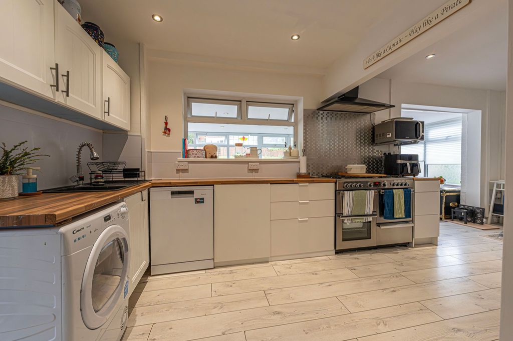 Property photo 2 of 41