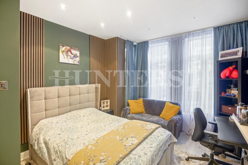 Property photo 1 of 8 Hunter-30A Howard Rd-3 Bed Shots-6.Jpg