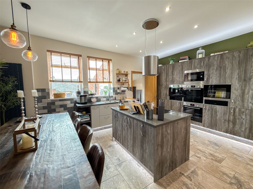 Property photo 2 of 32 Dining Kitchen