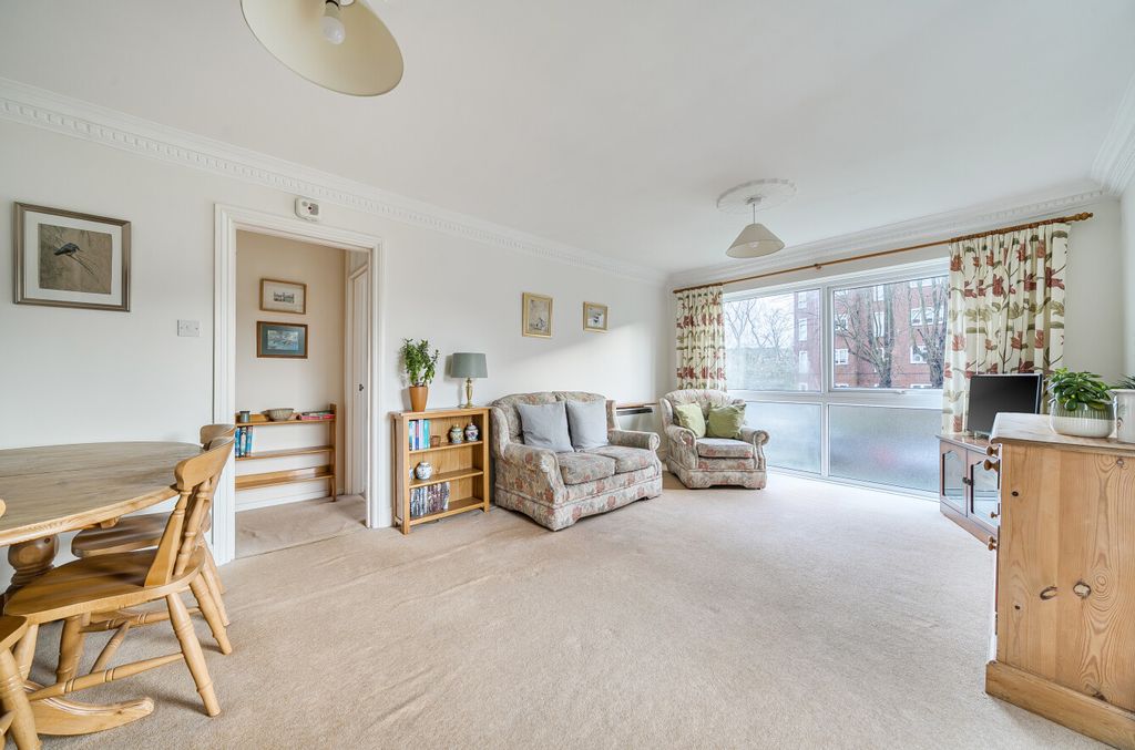 Property photo 2 of 13 Lounge5