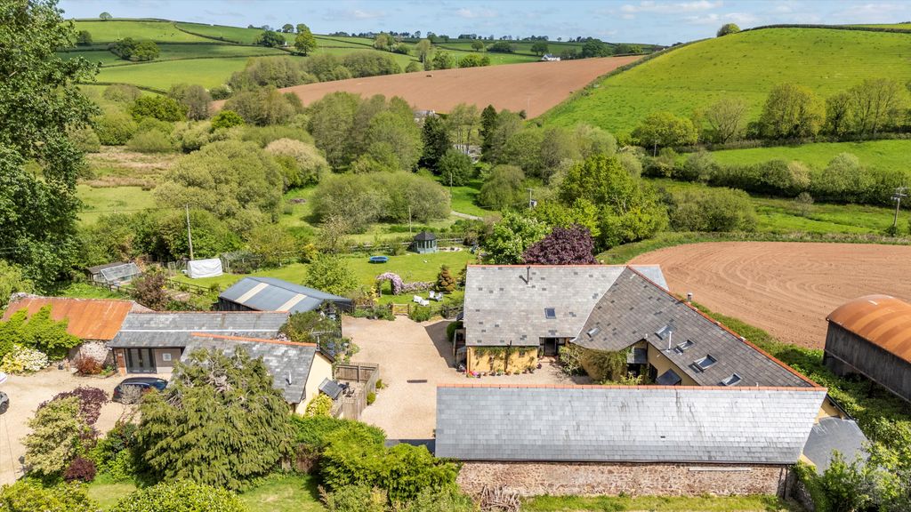 Property photo 2 of 18 Image