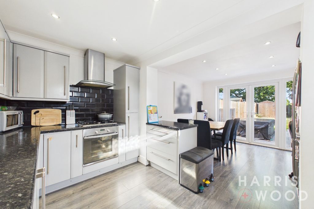 Property photo 2 of 20 5562033
