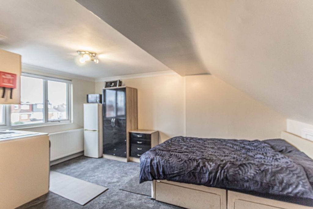 Property photo 2 of 3