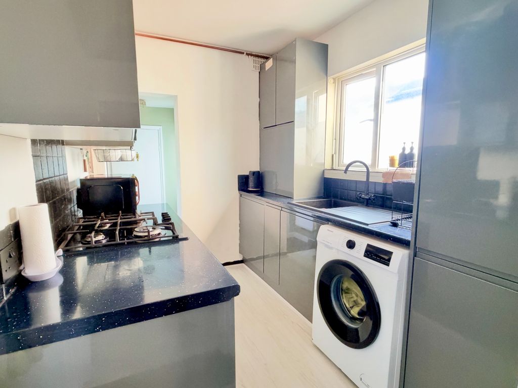 Property photo 3 of 14 Kitchen