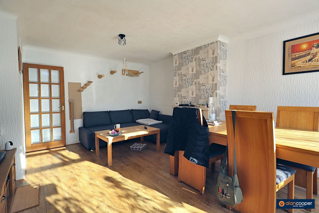 Property photo 3 of 20 4550763