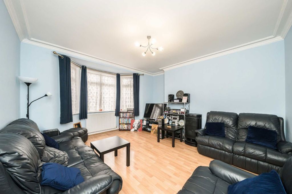 Property photo 2 of 9