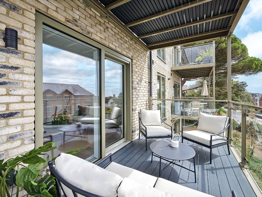 Property photo 3 of 11 Balcony