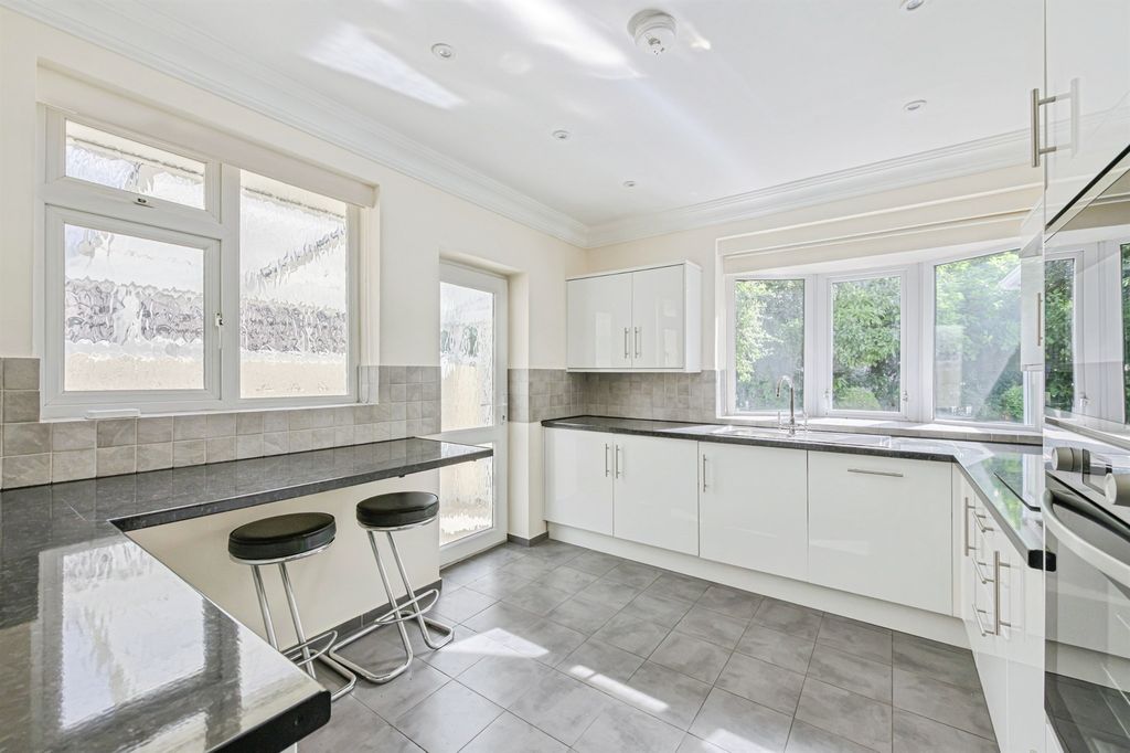 Property photo 3 of 22