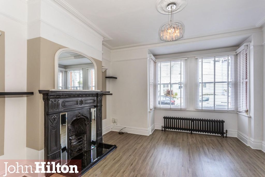 Property photo 3 of 29 Landseer Road8.Jpg