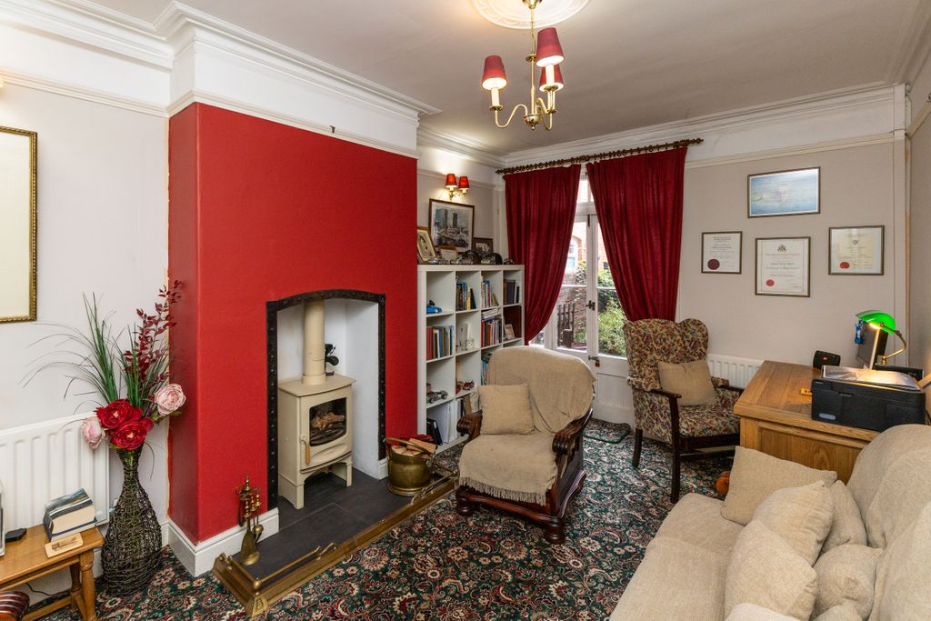 Property photo 3 of 13 4