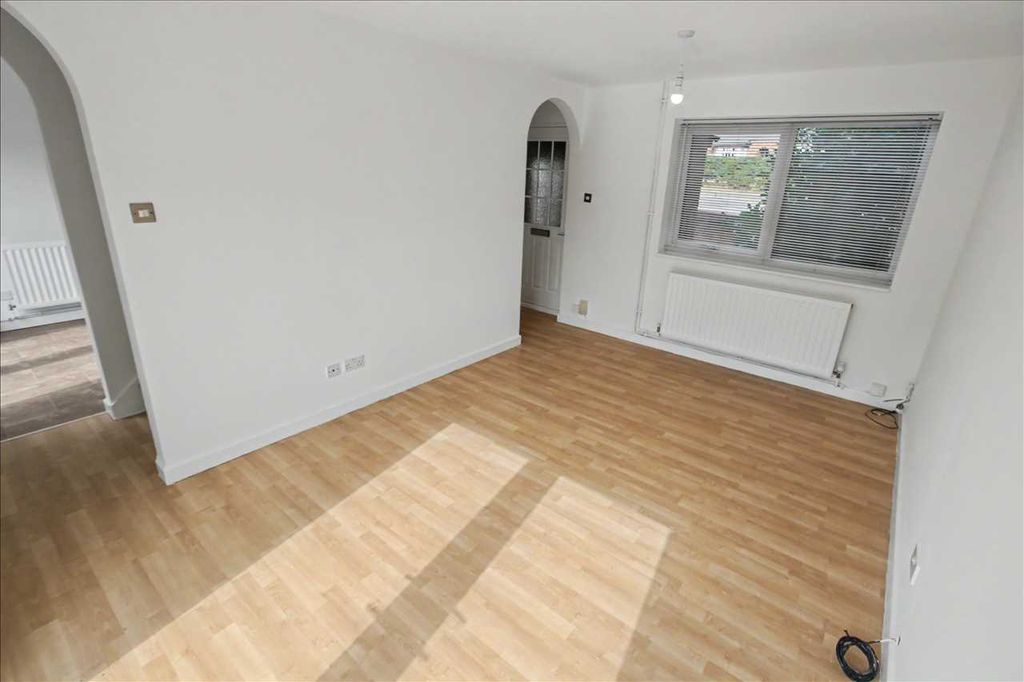 Property photo 2 of 18 Lounge