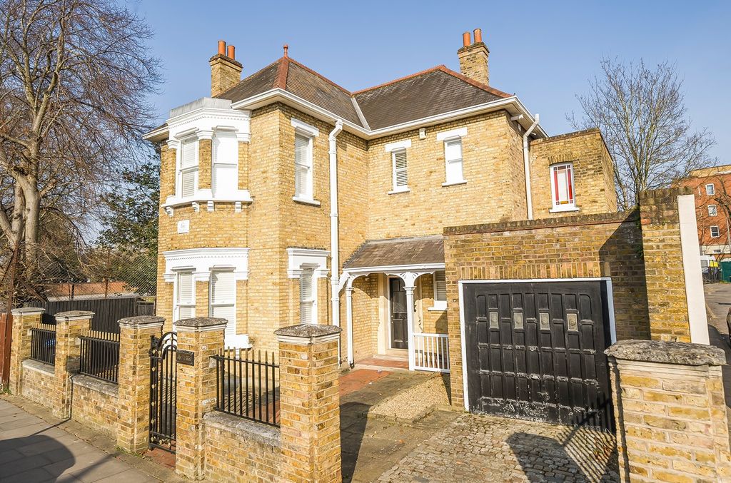 Property photo 1 of 23