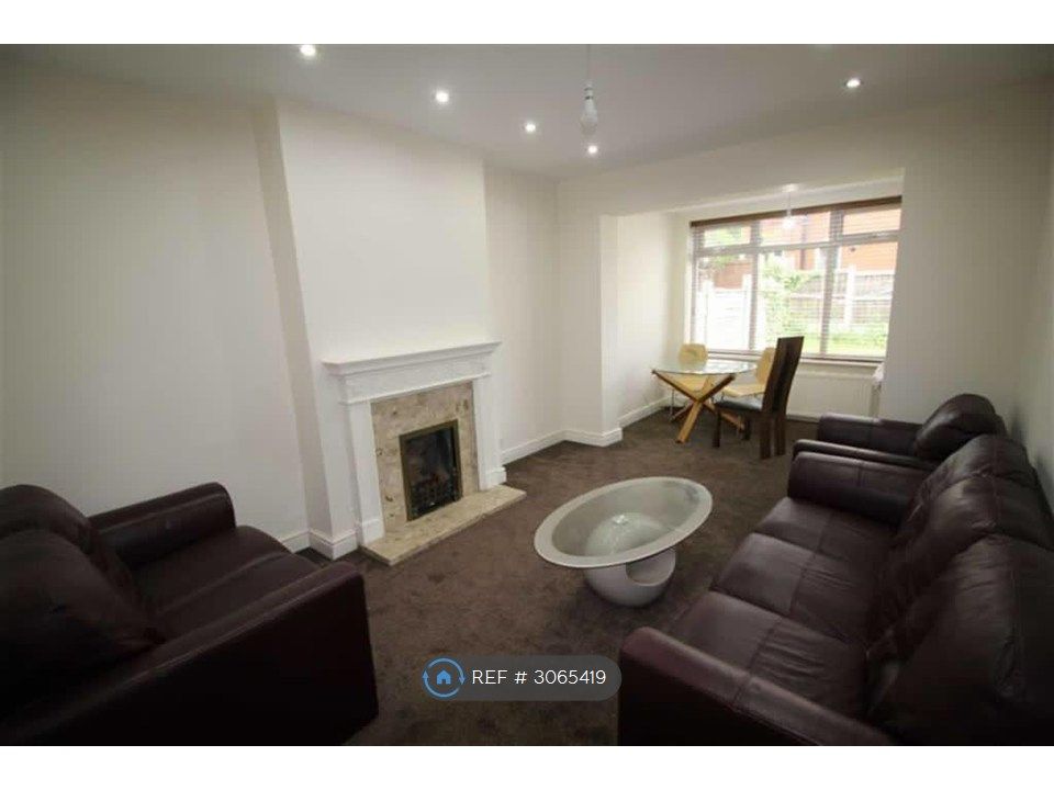 Property photo 2 of 13 Dining/Living Room