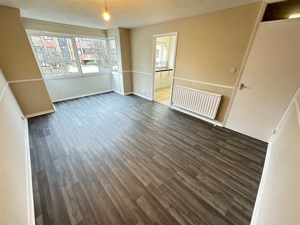 Property photo 2 of 10 4935011