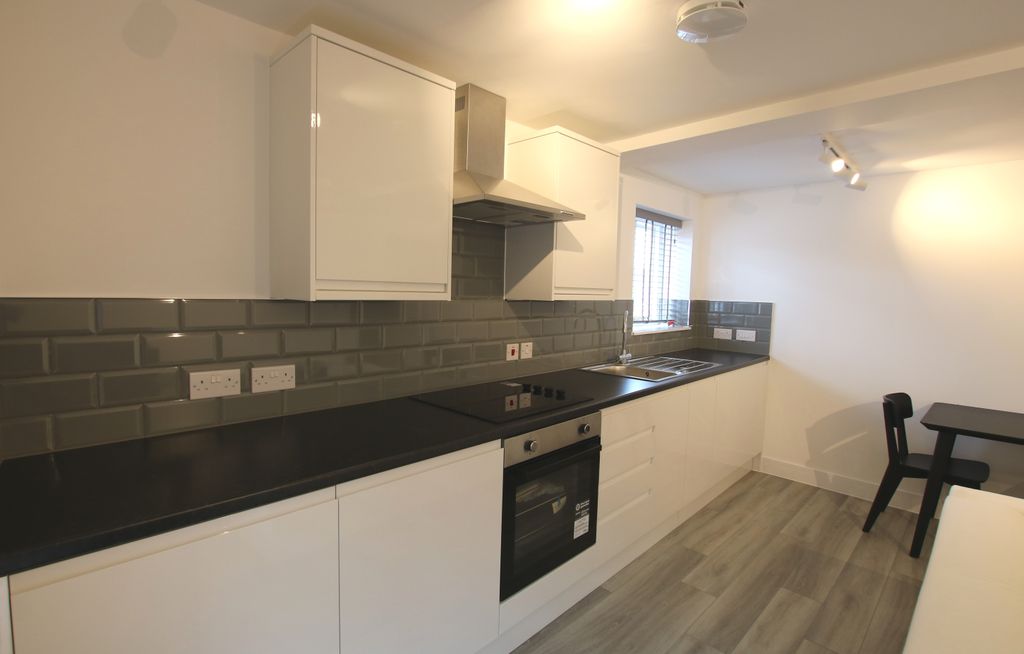 Property photo 2 of 5 7