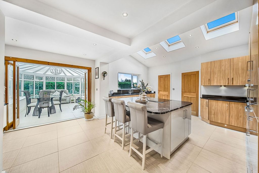 Property photo 2 of 42