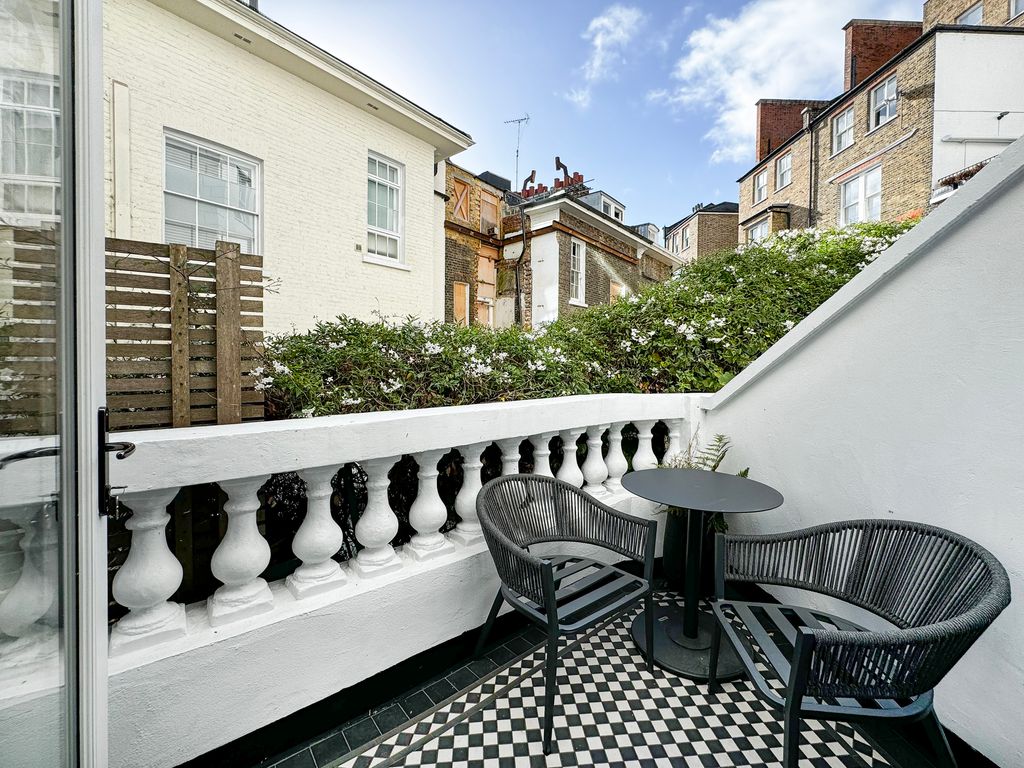 Property photo 3 of 12