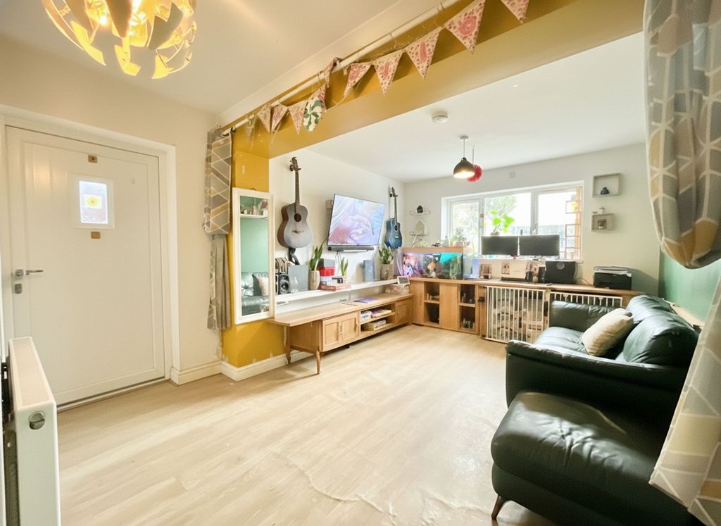 Property photo 2 of 11