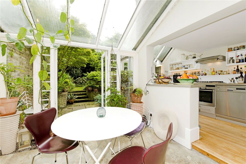 Property photo 2 of 9