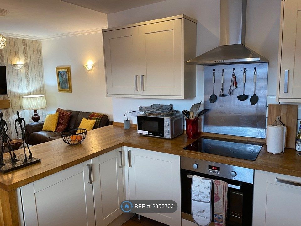 Property photo 3 of 11 Kitchen