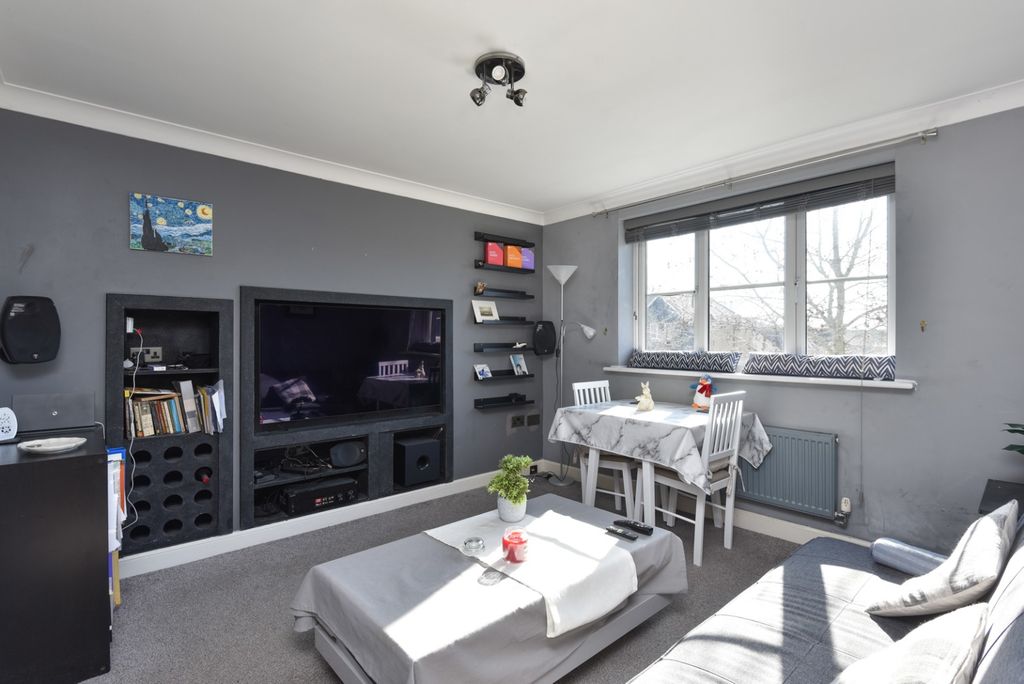 Property photo 2 of 11 4039626