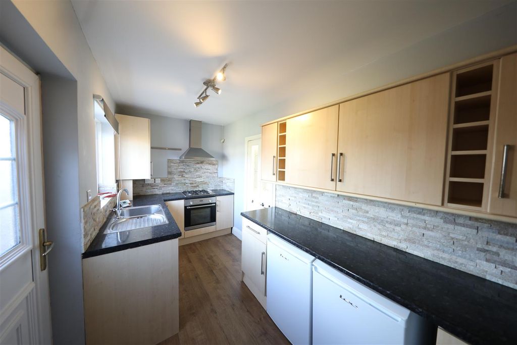 Property photo 2 of 9 Kitchen