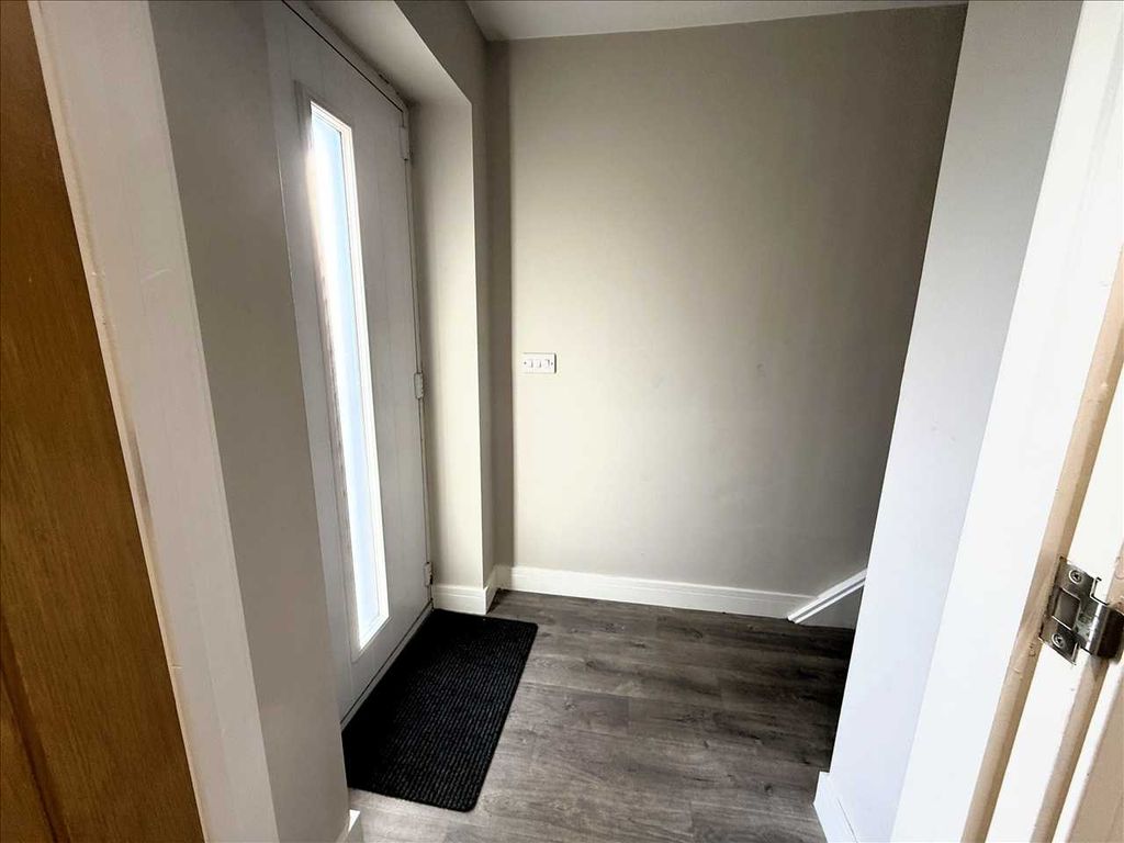 Property photo 2 of 19 Entrance Lobby