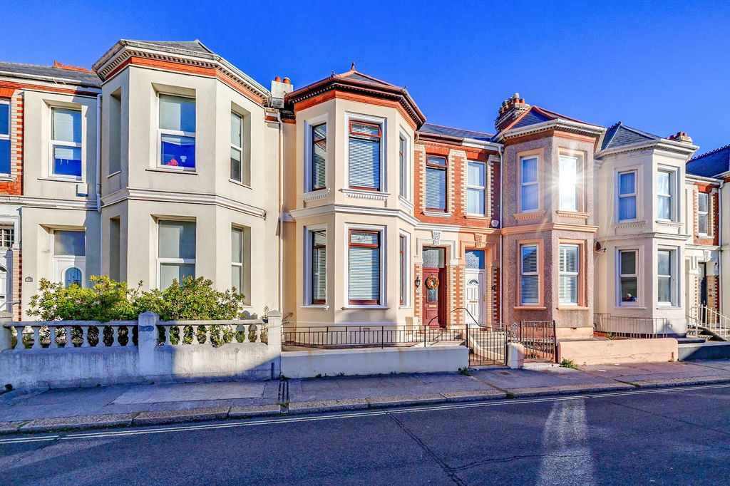 Property photo 1 of 28