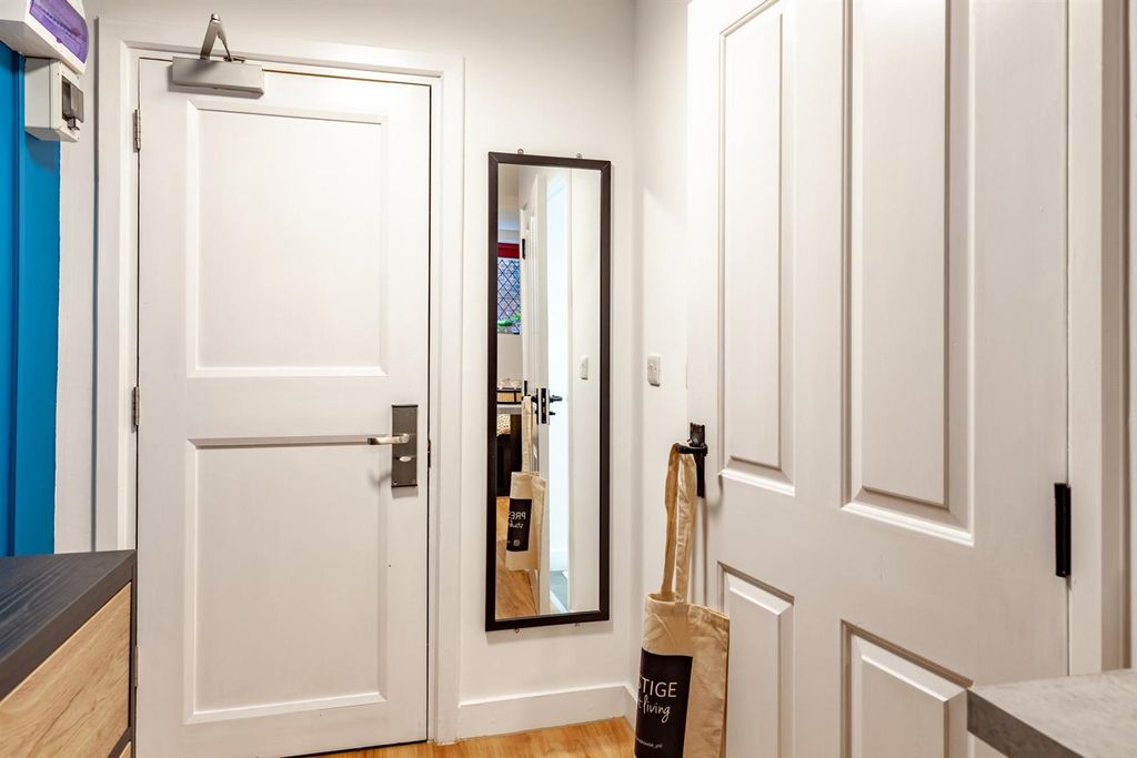 Property photo 3 of 27