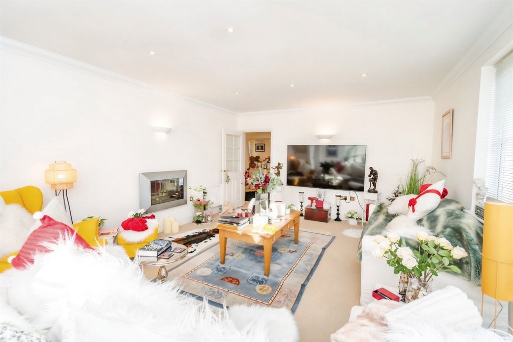 Property photo 3 of 22