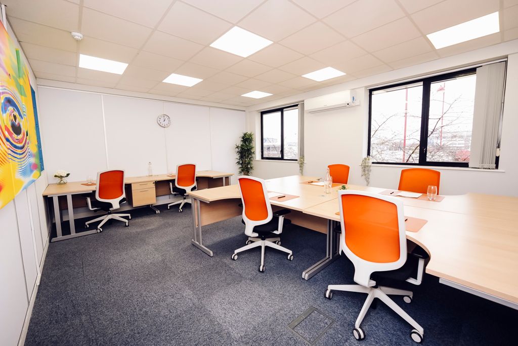 Property photo 1 of 4 6 Person Office To Let