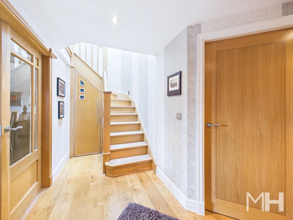 Property photo 3 of 31 Hallway