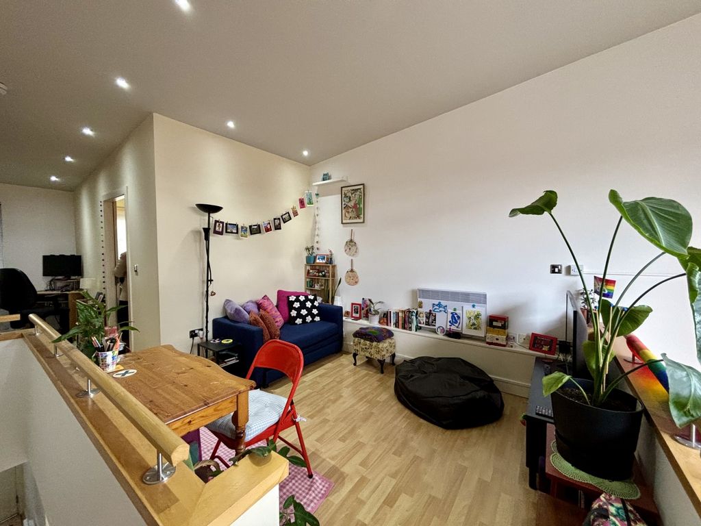 Property photo 2 of 16 Image00001