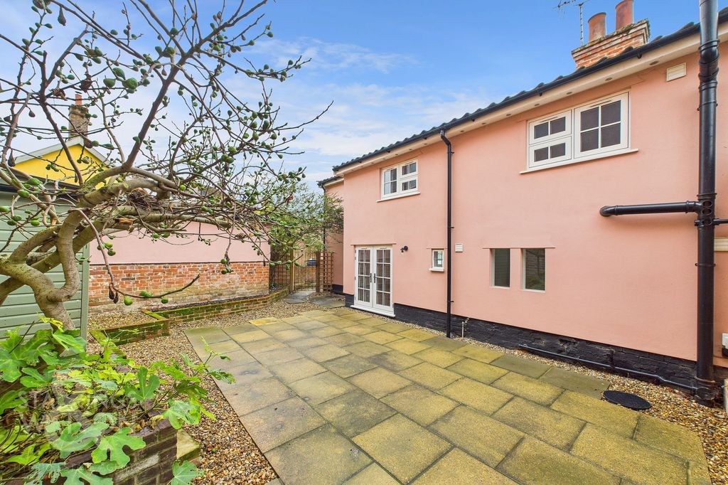 Property photo 2 of 26