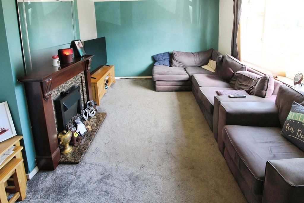 Property photo 2 of 12 Lounge