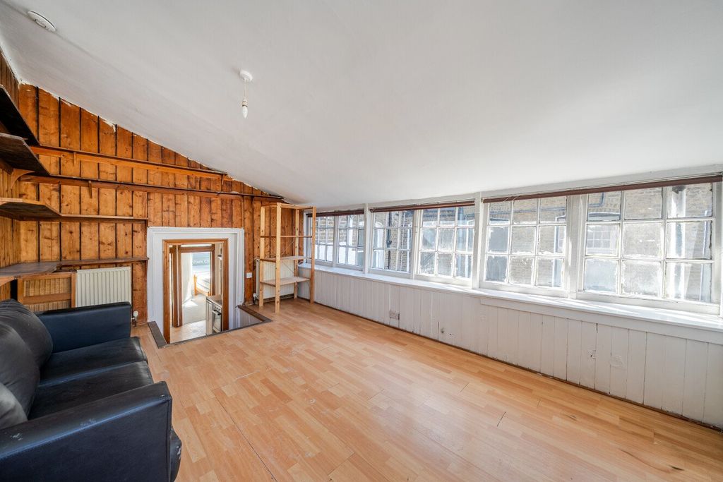 Property photo 2 of 11 Picture No. 20