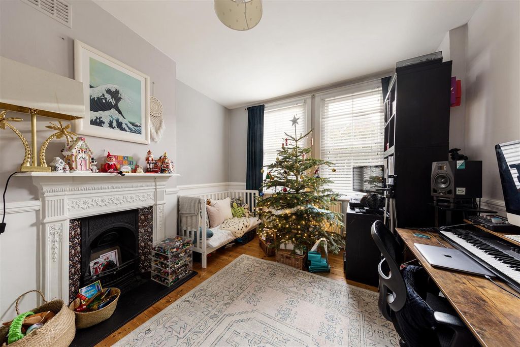 Property photo 3 of 13 Leucha Road, E17