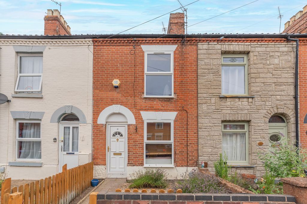 Property photo 1 of 17