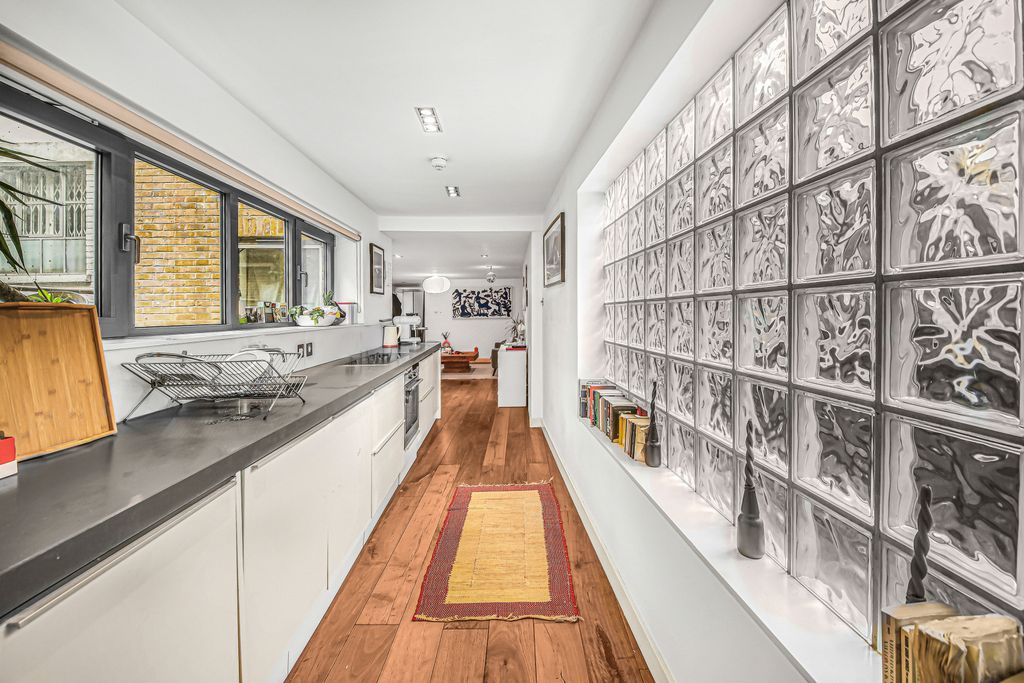 Property photo 2 of 10 Picture No. 24