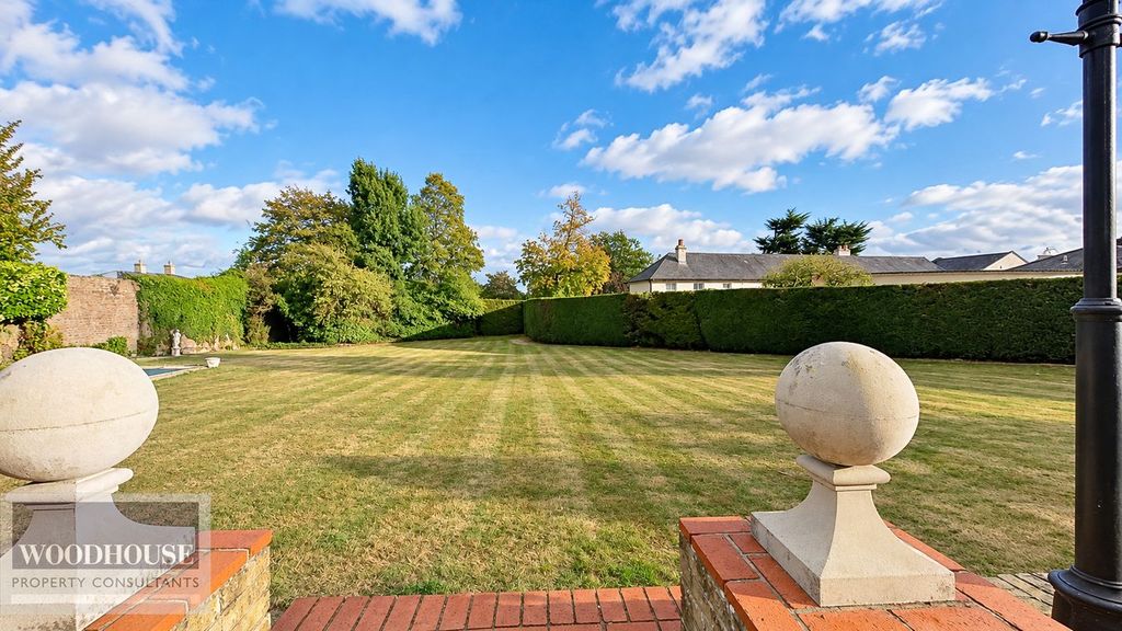 Property photo 2 of 39
