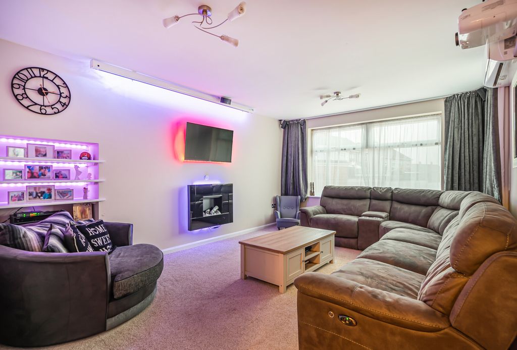 Property photo 3 of 20 Picture 3